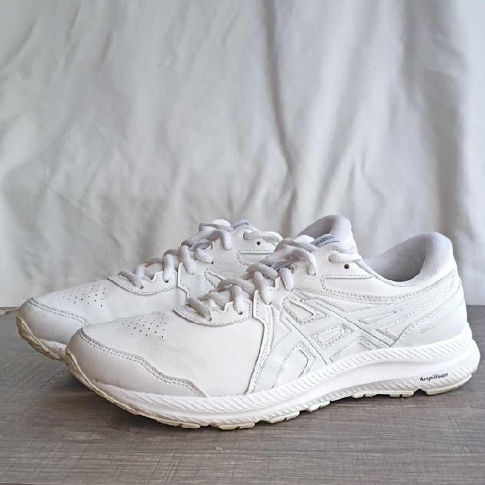 Oasis White Athletic Shoes